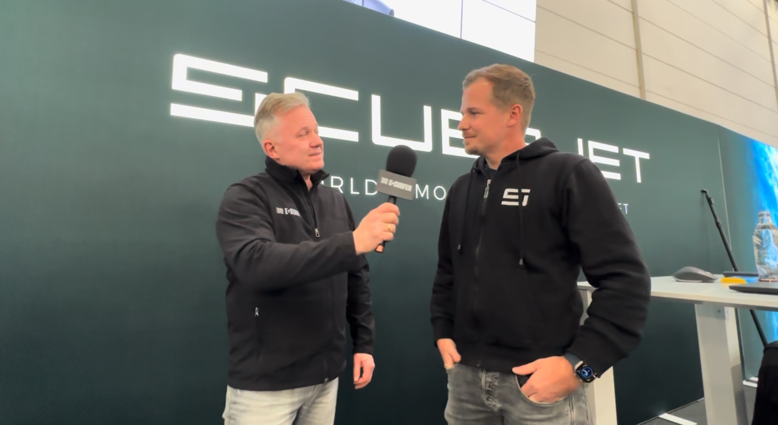 Andreas Lakeberg interviewing ScubaJet at boot Düsseldorf